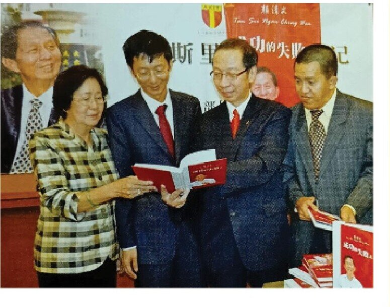 新书发布合影