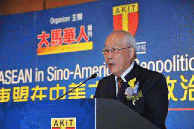 讲座会嘉宾合影
